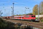 Mit dem Schadwagenzug 63050 nach Eberswalde verlässt die 155 056 am 03.11.2014 Rostock-Seehafen.