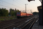 112 146-6 durchfuhr am Abend des 23.09.16 mit ihrem RE den Bahnhof Berlin-Grunewald.