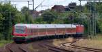 112 151-6 kam als SHE aus Hamburg angefahren und ist hier kurz vor dem Halt in Schleswig. 26.6.10