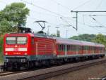 112 154-0 hat am 23.7.10 auch Regionalbahndienst und steht hier mit der Regiobahn nach Neumnster im Schleswiger Bahnhof.
