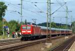 Mit RE nach Hamburg Hbf. ist 112 149-0 soeben in den Bhf. Schleswig eingefahren. 23.7.10
