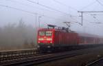 Aus Flensburg kam die 112 154-0 mit einer RB und verschwand dann im Nebel Richtung Neumnster. 7.10.10
