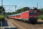 112 142-5 poltert am 19.7.10 mit dem RE nach Hamburg Hbf. durch den Bhf. Owschlag.