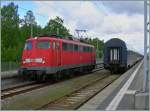 br-6115-db-fernverkehr/315563/die-db-115-293-3-mit-dem Die DB 115 293-3 (mit dem CNL/EN angekommen) raniert in Binz. 
26. Mai 2006