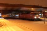120 149-0 mit einem Intercity in Dsseldorf Hauptbahnhof im Winter 2009.Der Zug stand dort mehrere Stunden, weil die Weichen eingefroren waren...