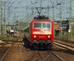 120 123-5 zog den 2.ten IC der von Flensburg am 21.4.2011 Richtung Berlin fuhr. Im Hintergrund wartet 189 281 mit einem KLV. NMS 21.4.11