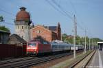 120 140-9 mit dem IC 1225 von Berlin Hbf(tief) nach Kln Hbf in Rathenow. 06.05.2011