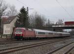 BR 6120/141613/die-120-117-am-23022009-mit Die 120 117 am 23.02.2009 mit einem ICE Ersatzzug bei der Durchfahrt in Hochstadt. 
