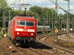 120 122-7 mit dem IC 2029 nach Nrnberg bei der Einfahrt in HH-Harburg. 01.07.11