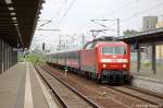 120 138-3 bringt die leer Garnitur des DZ 2861 von Berlin-Lichtenberg nach Potsdam Hbf. 20.07.2011