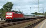 120 145-8 mit dem IC 2403 von Flensburg nach Kln hier beim Halt in Schleswig. 16.9.11