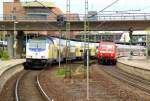 246 006-1 und 120 115-1 stehen abfahrbereit im Harburger Bahnhof. 5.5.12