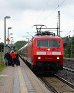 120 126-8 mit IC 2417 Hanseat bei der Einfahrt in Schleswig. 29.07.2012