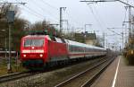 120 141-7 mit IC 1981 nach Mnchen und gut 20min+ bei der Durchfahrt in Jbek. 01.02.2013