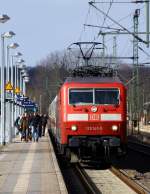 120 140-9(Unt/MH/170309)mit dem IC 2417 beim Halt in Schleswig. 03.03.2013