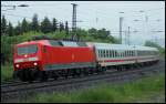 BR 6120/270904/120-111-mit-einem-ersatz-ic 120 111 mit einem Ersatz IC nach Mnchen am 01.06.13 in Gtzenhof