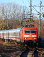 120 147-4 hat mit dem IC 2417 nach Köln Einfahrt in Schleswig. 24.11.2013