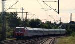 Schwierige Aufnahme wegen des morgentlichen Gegenlichtes...120 125-0 mit dem 77723 Leerpark aus HH-Langenfelde auf dem Weg nach Flensburg. 3.9.10