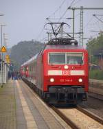 120 146-6 mit dem IC 1803 von Flensburg nach Kln in Schleswig, man ordnet seine Papiere.....8.10.10