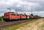 140 761-8 und 140 811-1 rollen am 19.6.10 mit einem Erzbomber-Leerpark durch Ochtmissen gen Hamburg.