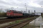 Die nicht mehr so gut aussehende 140 214-8 mit dem Opel Autozug in Priort in Richtung Marquardt unterwegs. 07.04.2011
Ich stand hier immer noch auf dem Bahnsteig!