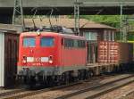 140 678-4 rollt hier mit einem Containerzug durch Harburg. 01.06.11