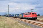 Mit dem DGS 48309 (Rostock Seehafen-Brno) saust die 140 824 am  22.04.2012 durch Kavelstorf in Richtung Berlin.