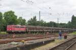 Der Henkell-Zug passiert Darmstadt-Kranichstein am 30 Mai 2014. Lok ist 140 856.