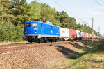 140 876-4 EGP - Eisenbahngesellschaft Potsdam mbH mit einem Containerzug bei Friesack und fuhr weiter in Richtung Wittenberge. Netten Gruß zurück an den Tf! 07.05.2016