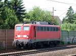 Auch einen Einzelfahrer gab es an diesem Tag in Form von 140 681-8, welche auf den Fernbahngleisen vorbeifuhr. Ahlten, den 10.7.10