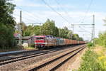 243 559-2 DeltaRail GmbH mit der Wagenlok 5170 026-6 und einem Containerzug in Friesack und fuhr weiter in Richtung Nauen. 18.08.2018