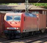 145 050-1 fhrt am 5.9.10 mit Fernlicht-Gru durch den Bhf. Hamburg-Harburg.
