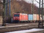073. Matze Lok 145 054-3 rumpelte mit einem Containerzug durch Harburg. 3.1.11