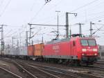 145 002-2 mit Containerzug am 10.02.11 in Fulda