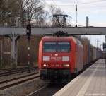145 055-0 fhrt am 12.2.11 mit einem bunten Containerzug durch den Bhf. Tostedt.