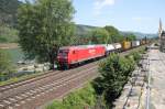 br-6145-traxx-vorserie/82059/145-056-8-mit-klv-zug-in-oberwesel 145 056-8 mit KLV-Zug in Oberwesel am 07.07.2010