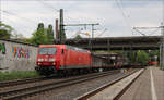 br-6145-traxx-vorserie/855637/145-014-mit-spaerlich-ausgelasteten-containerzug 145 014 mit spärlich ausgelasteten Containerzug am 04.05.2024 in Hamburg Harburg.