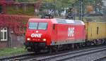 OHE's 145-Cl 015(145 093-1)zog einen Containerzug durch Harburg.
