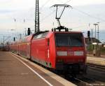 Am 23.10.10 schiebt 146 031 ihren RE aus dem Dortmunder Hbf. raus.