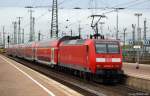146 003-9 schiebt am 23.10.10 den RE1 nach Aachen Hbf. aus dem Dortmunder Hbf. raus.