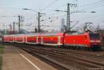 146 022-9 schiebt am 20.11.10 den RE5 nach Koblenz Hbf. aus dem Bhf. Kln Messe/Deutz heraus und strebt mit ihren Zug weiter gen Kln Hauptbahnhof.