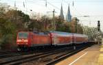 146 025-2 fhrt am 19.11.11 mit dem RE5 nach Emmerich in den Bhf. Kln Messe/Deutz ein.