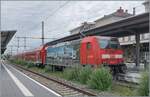 In Friedrichshafen (Stadtbahnhof) wurde der Bahnhof nicht nur elektrifiziert, sondern auch begr�nt... Die DB 146210-0 ist mit ihrem RE5 4209 von Stuttgart Hbf in Friedrichshafen Stadt angekommen und wendet gleich auf den RE5 4214 nach Stuttgart Hbf. 

8. Juli 2026