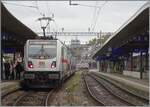 Die DB 147 591 wartet mit ihrem IC 280 in Schaffhausen auf die Weiterfahrt nach Singen. Der Zug ist auf dem Weg von Z�rich nach Stuttgart Vaihingen. 

18. Okt. 2026