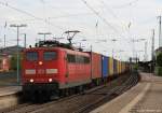 Mit einem bunten Containerzug durchfhrt 151 125-2 den Bhf. Lneburg auf dem Weg nach Hamburg. 29.5.10