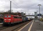 Am 12.11.10 fhrt 151 081-7 mit einem bunten Containerzug durch den Bhf. Tostedt.