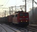 023. Tagespendeldienst bei den 151zigern hatte diesmal 151 084-1 hier fotografiert im fotounfreundlichen Gegenlicht. HH-Harburg 4.12.10