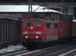 097. 151 034-6 kam nochmal zurck und zog diesmal einen sehr langen Containerzug durch HH-Harburg, an dessen Ende hing.......