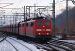 081. 151 099-9 und 104-7 zogen ebenfalls 40 Faals/Falrrs 6-achser Waggons durch HH-Harburg. 3.1.11