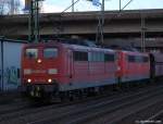 151 119-5 und 151 104-7 rollen am 11.2.11 durch den Harburger Bahnhof.